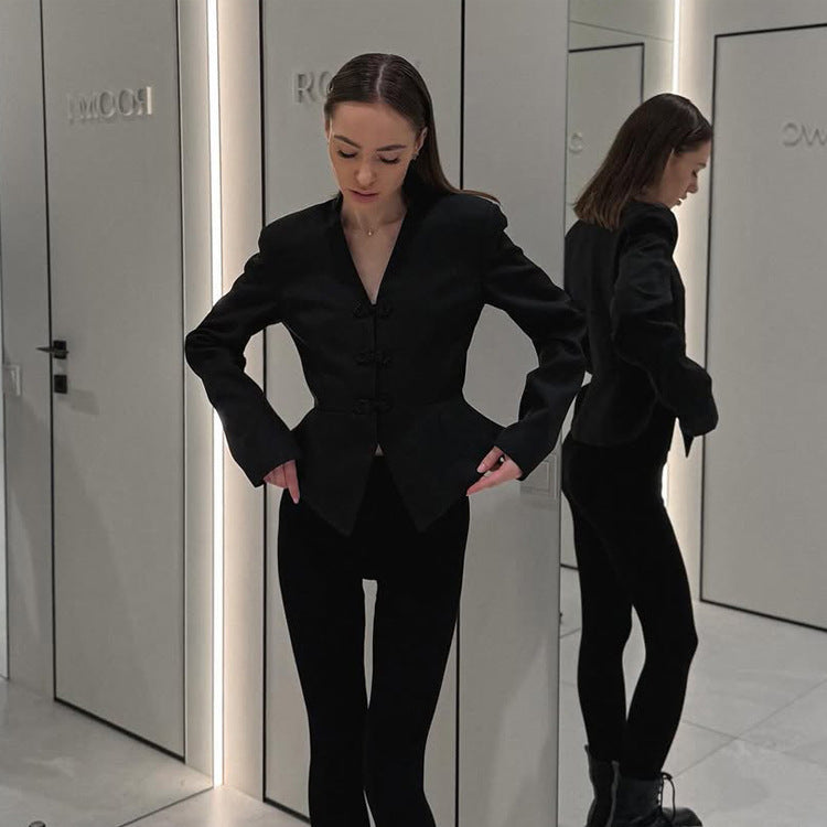 Damen Schößchen‑Blazer mit mandarinähnlichem Ausschnitt und dekorativen Knotenverschlüssen Nord Taschen