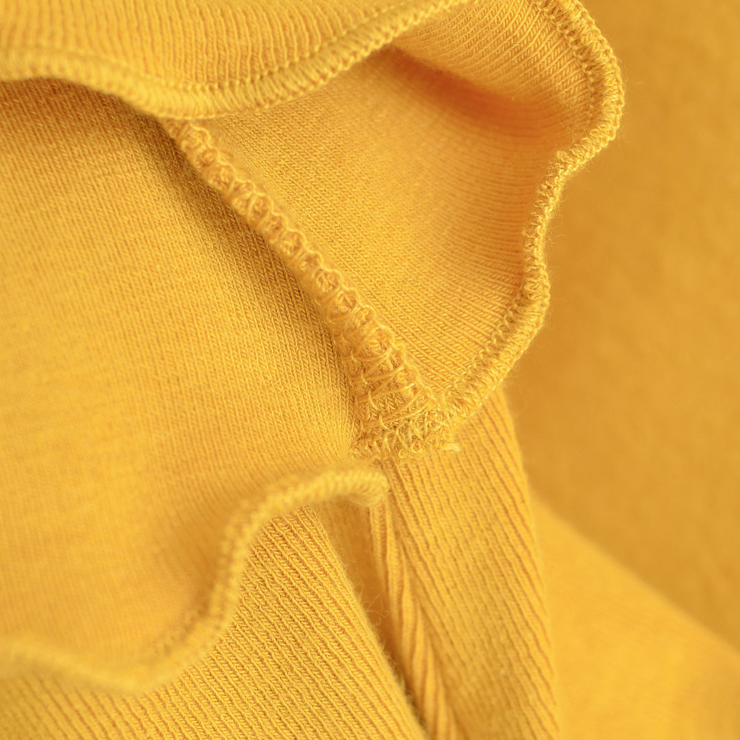 Damen Figurbetontes Langarm-Feinstrickshirt mit quadratischem Ausschnitt und Wellensaum Nord Taschen