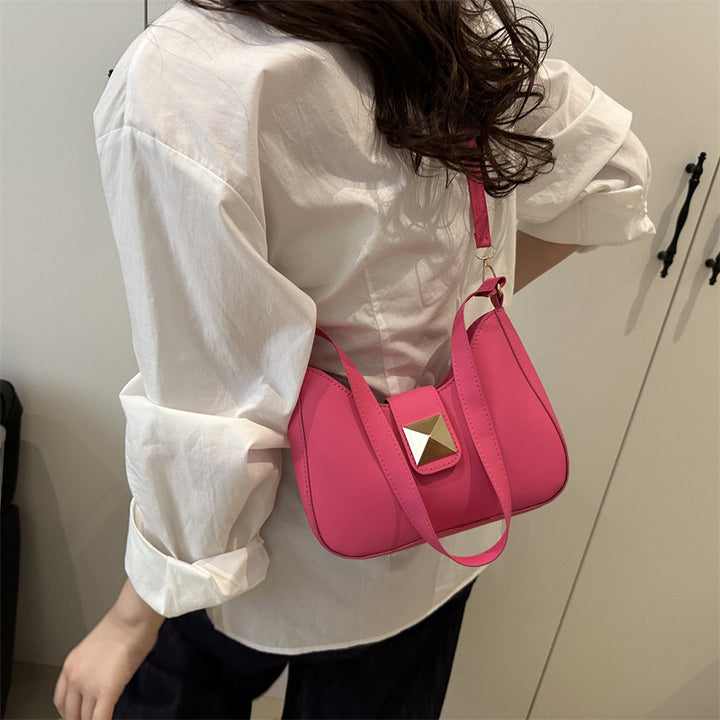 Damen Umhängetasche mit elegantem Verschluss und strukturiertem Design Nord Taschen