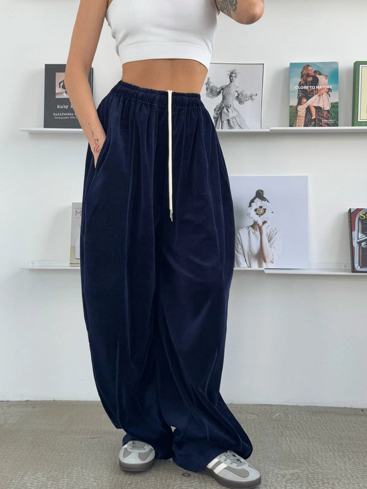 Damen weite Velours-Hose mit elastischem Bund und praktischen Seitentaschen