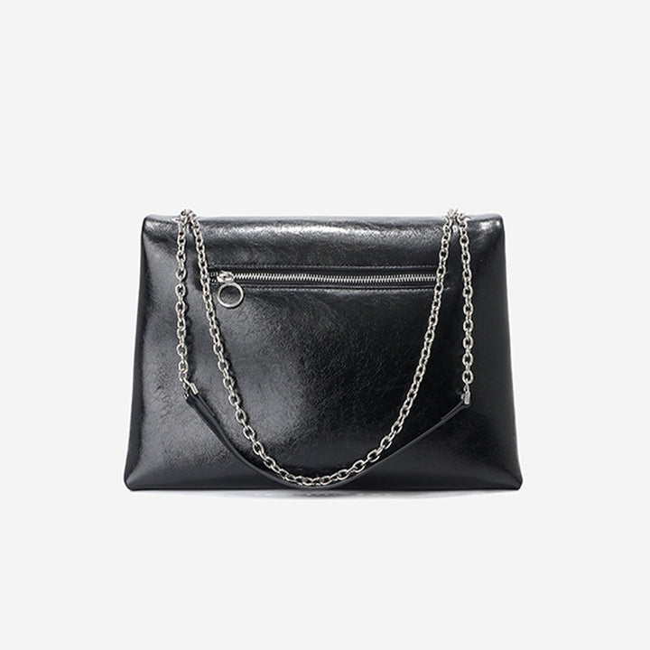 Damen Clutch mit hochwertiger Hochglanz-Oberfläche und eleganter Kette Nord Taschen
