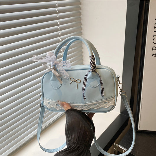 Damen modische Umhängetasche mit verspielt dekorativem Rüschen-Design Nord Taschen