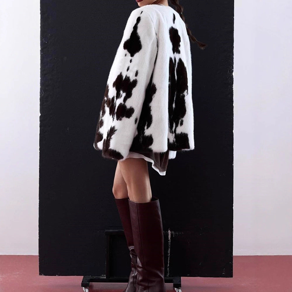 Damen Kurzmantel aus Kunstpelz mit kastiger Silhouette und Kuhfleckenmuster Nord Taschen