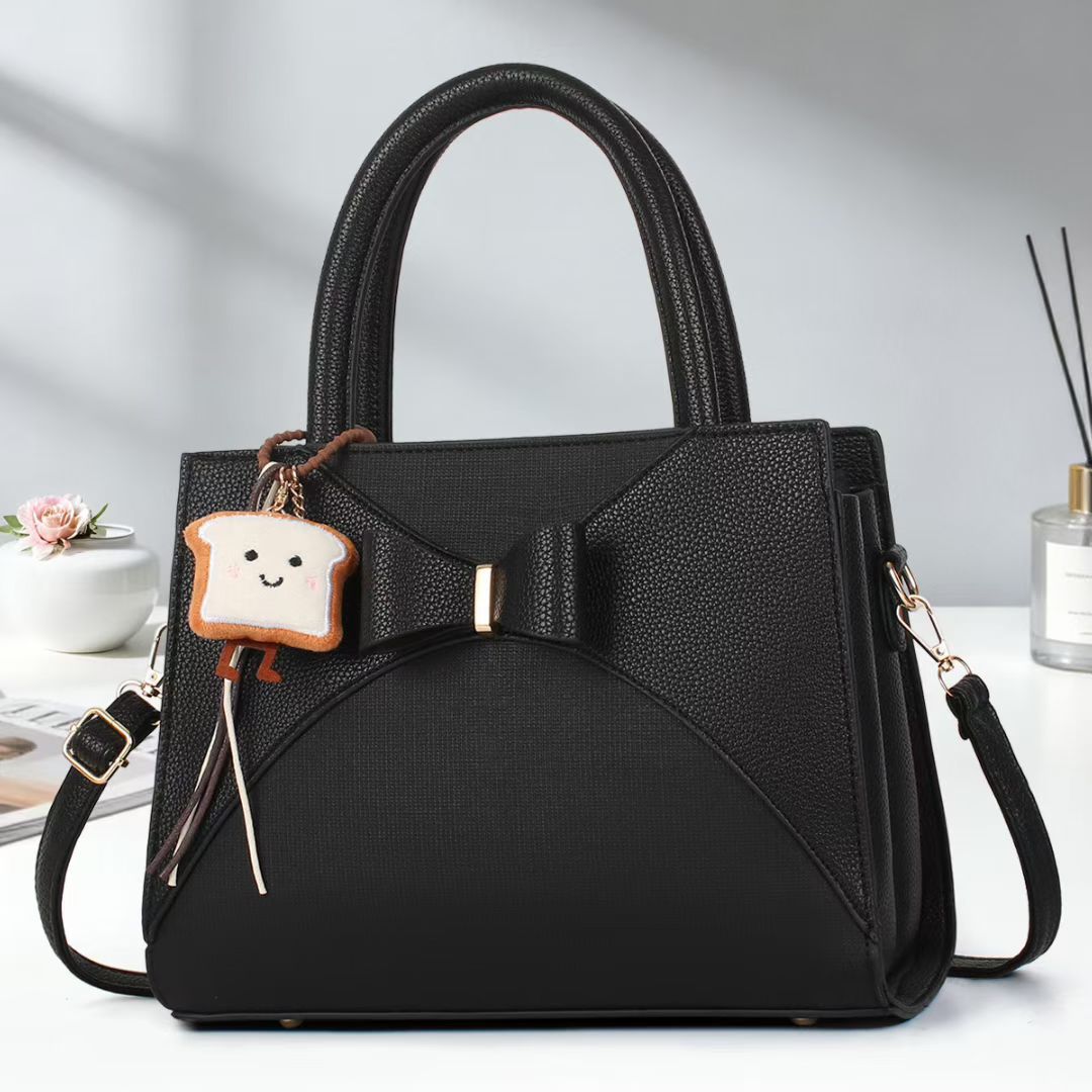 Damen elegante Handtasche mit Schleifenakzent und verspieltem Anhänger Nord Taschen