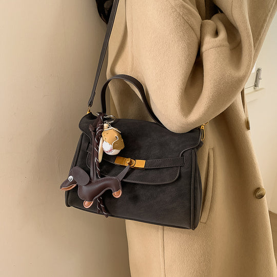 Damen Umhängetasche mit niedlichem Tieranhänger und praktischem Schulterriemen Nord Taschen