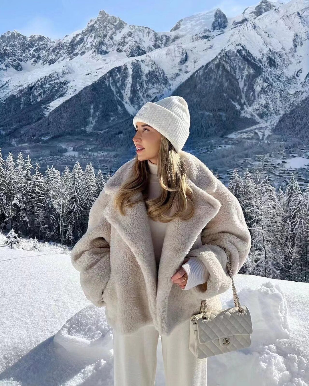 Damen Kurz geschnittene Teddy‑Boxyjacke mit Schalkragen und praktischen Eingrifftaschen Nord Taschen