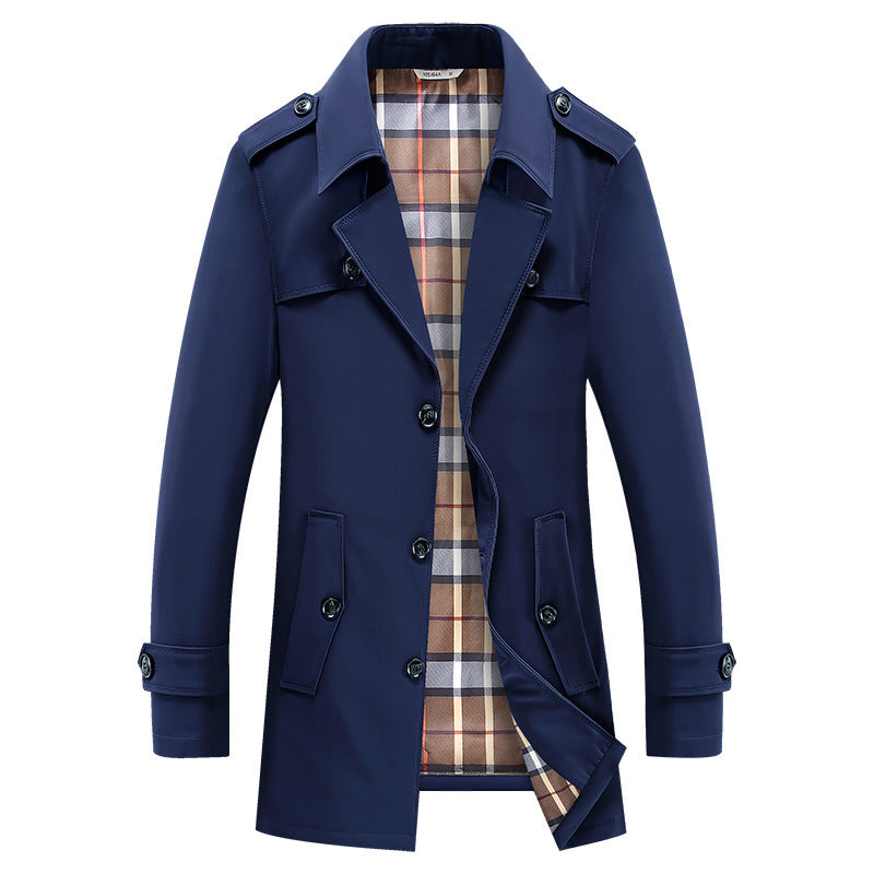 Herren Kurz-Trenchcoat im klassischen Stil mit karierter Innenfütterung, Schulterklappen und Pattentaschen Nord Taschen
