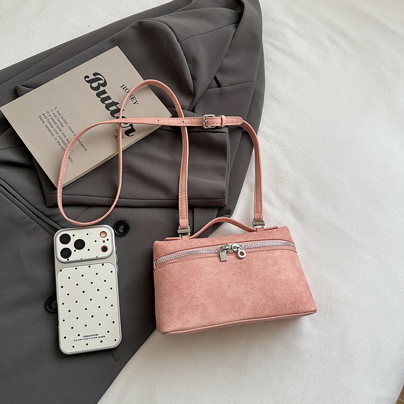 Damen Handtasche mit verspieltem Herzanhänger Nord Taschen