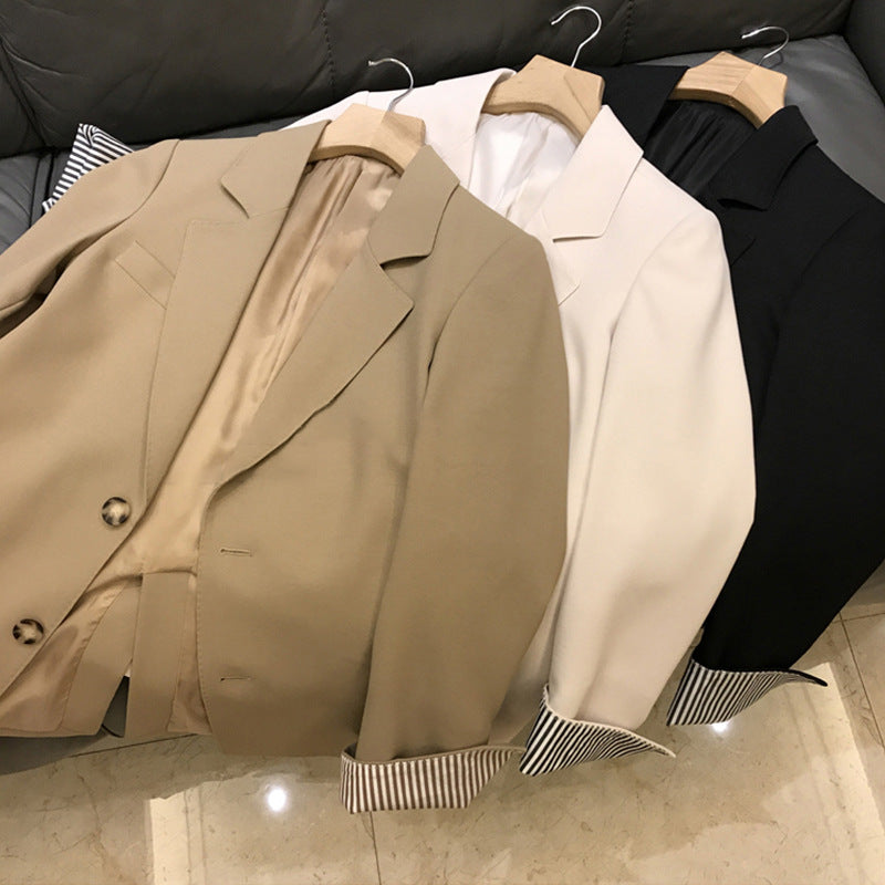 Damen Eleganter Blazer mit kontrastierenden Ärmelaufschlägen Nord Taschen