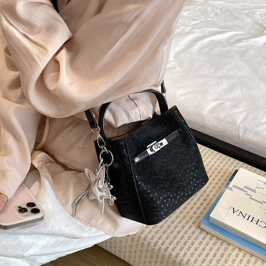 Damen modische Beuteltasche mit starrem Anhänger Nord Taschen