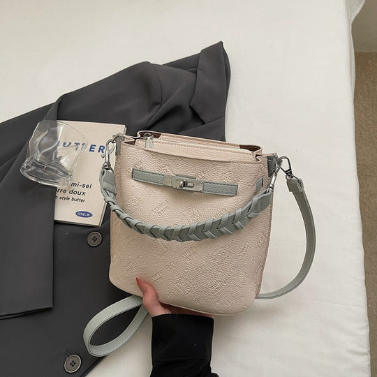 Damen Umhängetasche aus strukturiertem Kunstleder mit geflochtenem Schulterriemen Nord Taschen