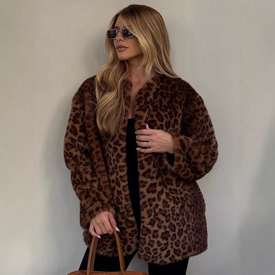 Damen Kurz-Mantel aus veganem Faux-Fur mit Leoparden-Print und kastiger Silhouette Nord Taschen