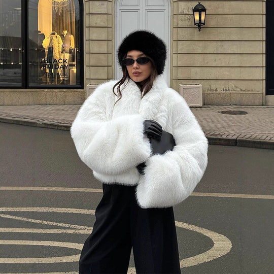 Damen Kurze kuschelige Faux‑Fur‑Bomberjacke mit voluminösem Schalkragen und kastiger Silhouette Nord Taschen