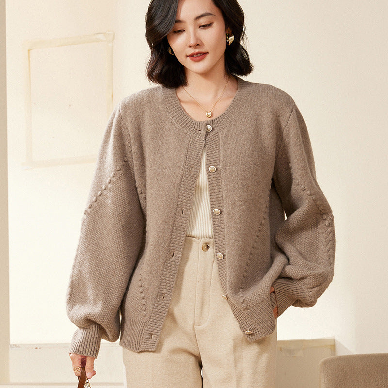 Damen Strickcardigan mit Strukturmuster, Ballonärmeln und Perlmuttknopfleiste Nord Taschen