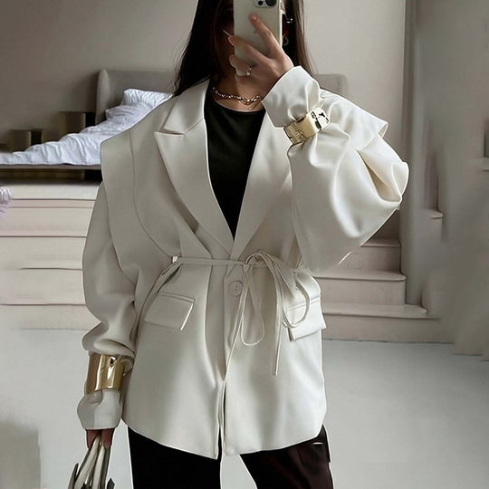 Damen Taillierter Wickelblazer mit Schulterpolstern und Bindegürtel Nord Taschen