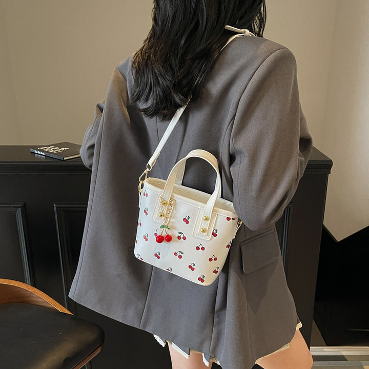 Damen kleine Handtasche mit verspieltem Kirschmotiv Nord Taschen