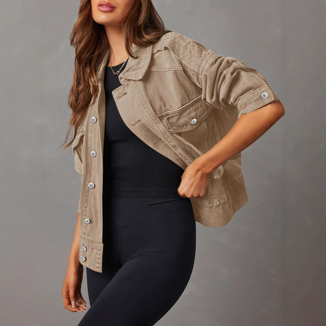 Damen kurze oversized Jeansjacke mit aufgesetzten Brusttaschen und krempelbaren Ärmeln Nord Taschen