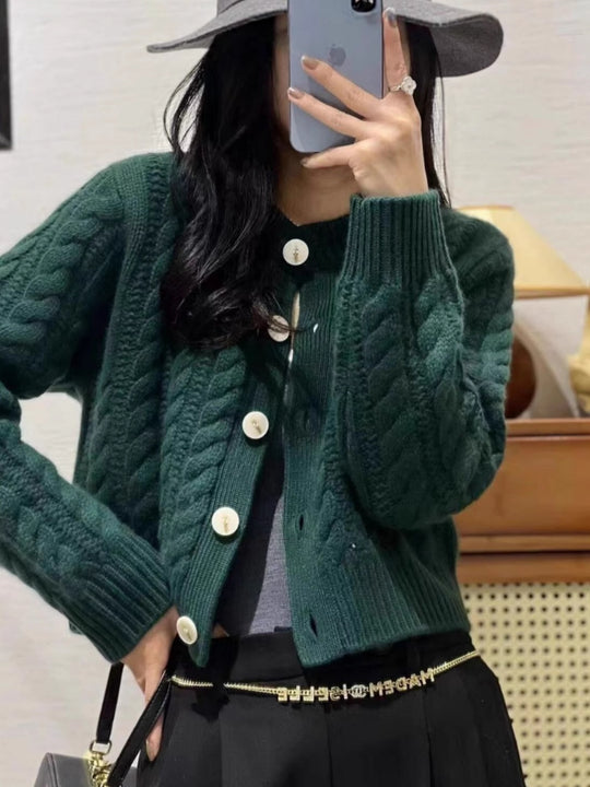 Damen Kurzer Zopfstrick‑Cardigan mit breitem Rippsaum und großen Knöpfen Nord Taschen