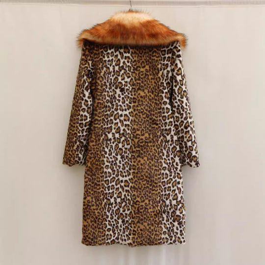 Damen Langer Kunstfellmantel im Leopardprint mit großem Pelzkragen und Taschenbesatz Nord Taschen