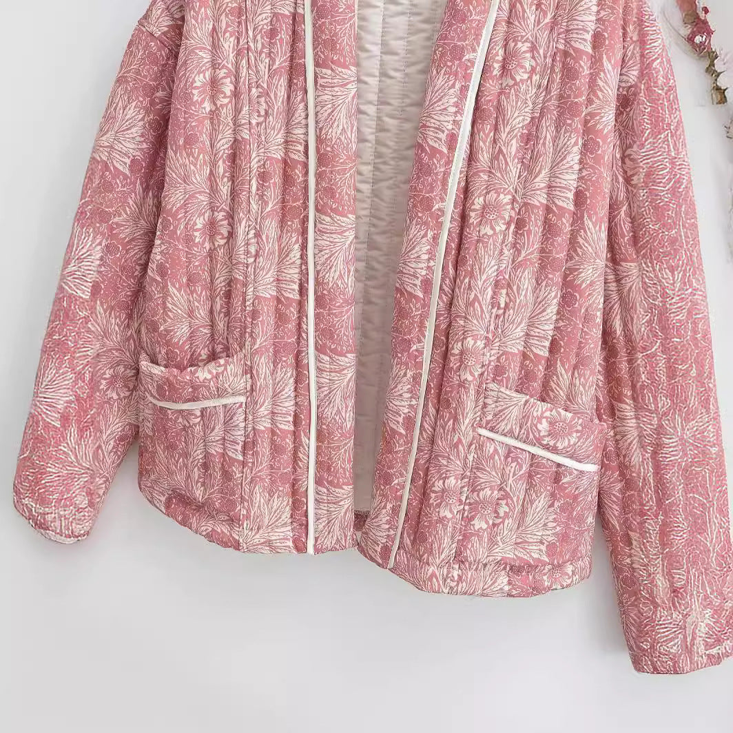 Damen Leichte gesteppte Jacke im Kimono-Stil mit floralem Blockdruck und Kontrastpaspel Nord Taschen