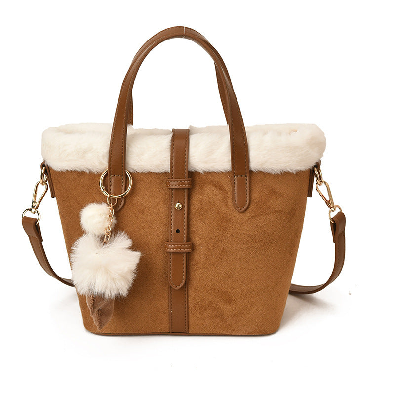 Damen Handtasche mit kuscheligem Innenfutter und abnehmbarem Anhänger Nord Taschen