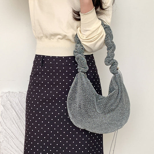 Damen Hobo-Tasche mit modischem Faltendesign und hochwertiger Oberflächenstruktur Nord Taschen