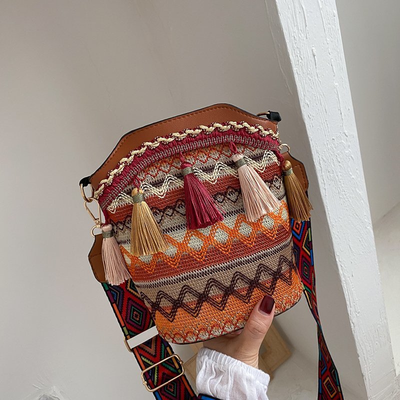 Damen modische Umhängetasche mit bunten Stickereien und Quasten Nord Taschen