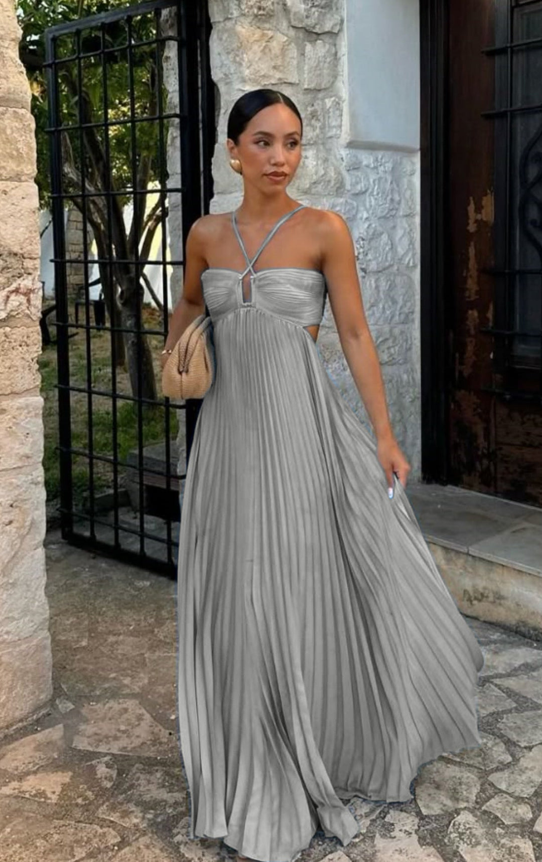 Damen Plisseekleid mit schulterfreiem Design und raffinierten Trägerdetails