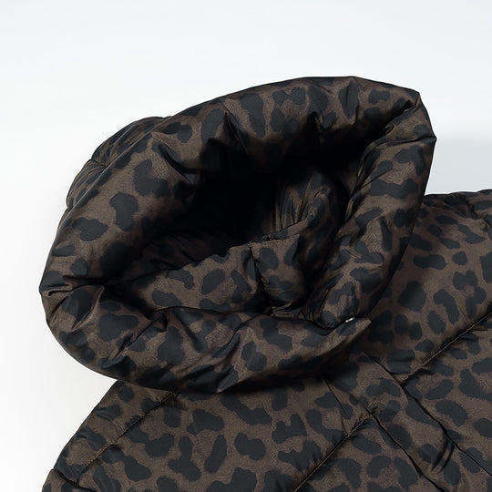 Damen Kurz geschnittene gesteppte Jacke mit hohem Kapuzenkragen, Tunnelzugsaum und Leopardenprint Nord Taschen