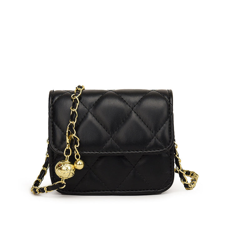 Damen Mini-Umhängetasche mit glänzender Kette und charmantem Anhänger Nord Taschen