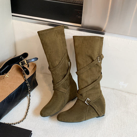 Damen Kniehohe Velourslederstiefel mit Wickelriemen und flachem Keilabsatz Nord Taschen