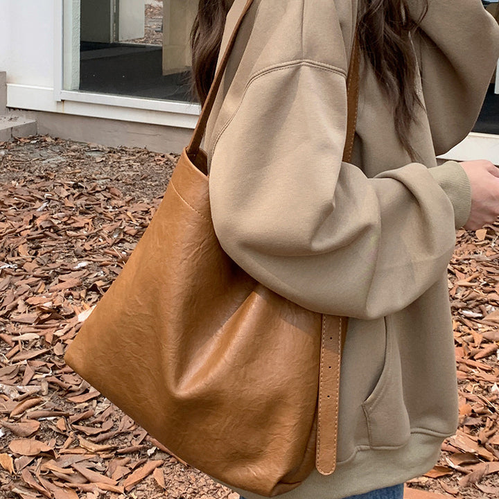 Damen Hobo-Tasche mit abnehmbarem Kosmetiktäschchen und elegantem Faltendesign Nord Taschen