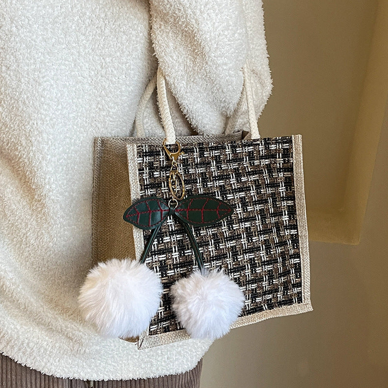 Damen Einkaufstasche mit floralem Design und einzigartigen Quasten Nord Taschen