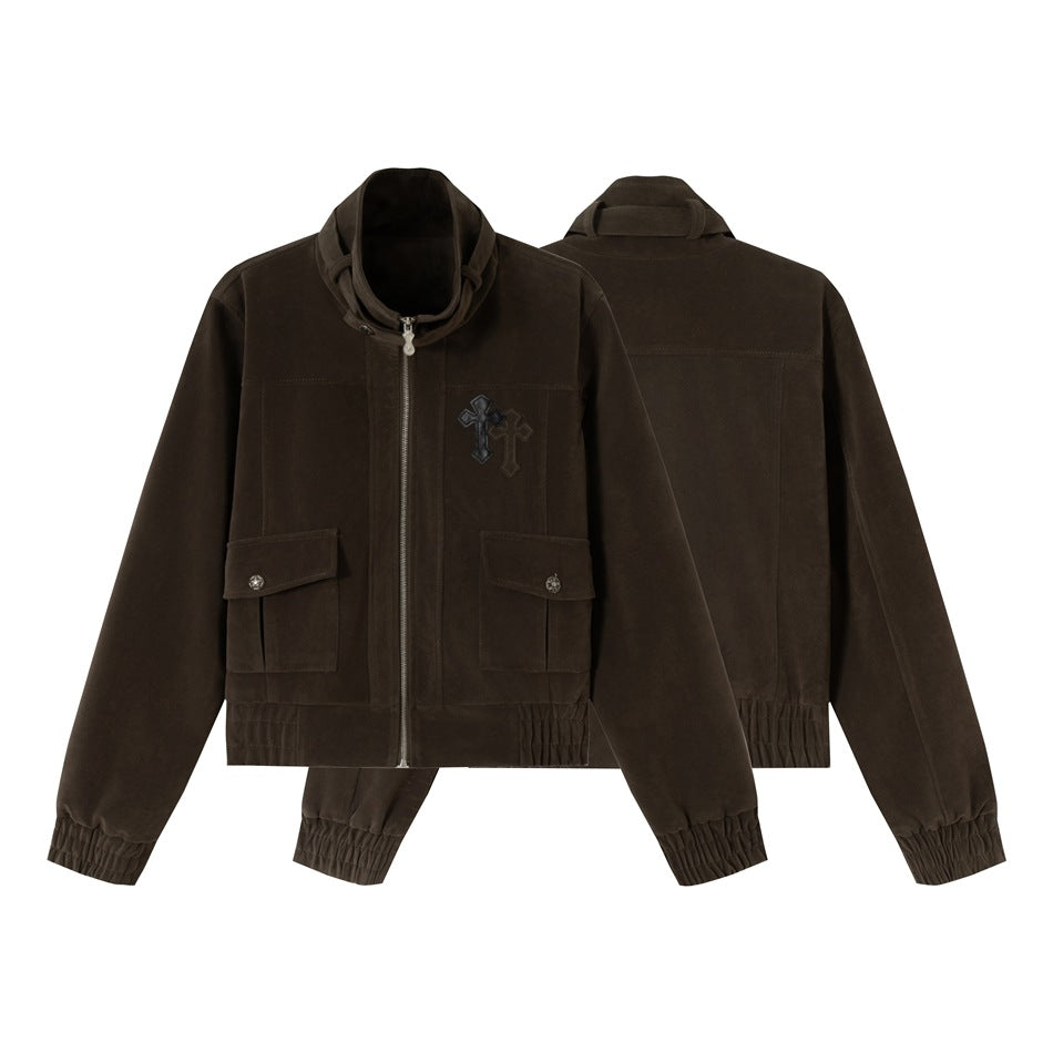 Herren Kurz geschnittener Velours‑Blousonjacke mit Funnelkragen, aufgesetzten Pattentaschen und Zierkreuz‑Applikation Nord Taschen