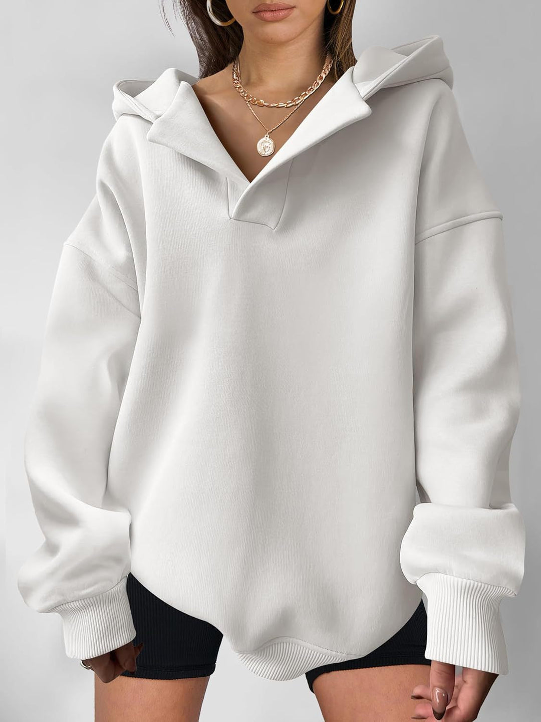 Damen Oversized Hoodie mit kurzem Kragen und praktischen Seitentaschen