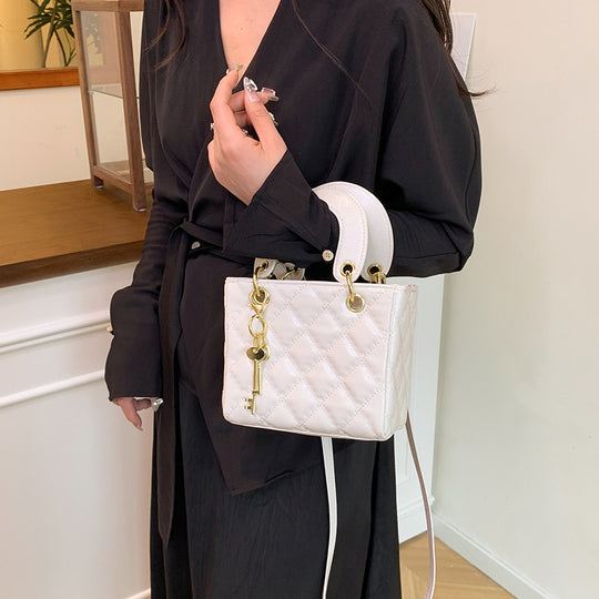 Damen elegante Mini-Henkeltasche mit gestepptem Design Nord Taschen