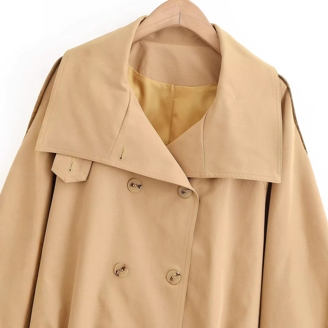 Damen Kurz-Trenchcoat mit doppelreihiger Knopfleiste, Cape‑Yoke und Taillengürtel Nord Taschen