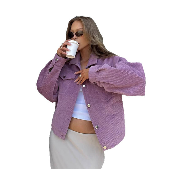 Damen Oversize Cordjacke im Cropped‑Schnitt mit Pattentaschen und kastiger Silhouette Nord Taschen