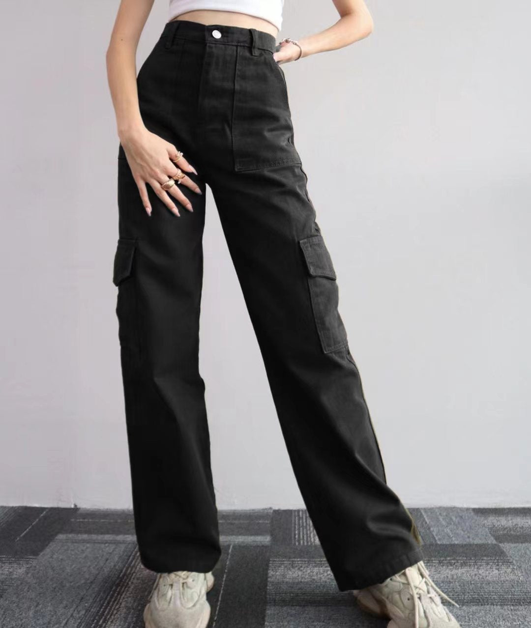 Damen High-Waist-Cargohose aus Twill mit aufgesetzten Klappentaschen und weitem Bein Nord Taschen