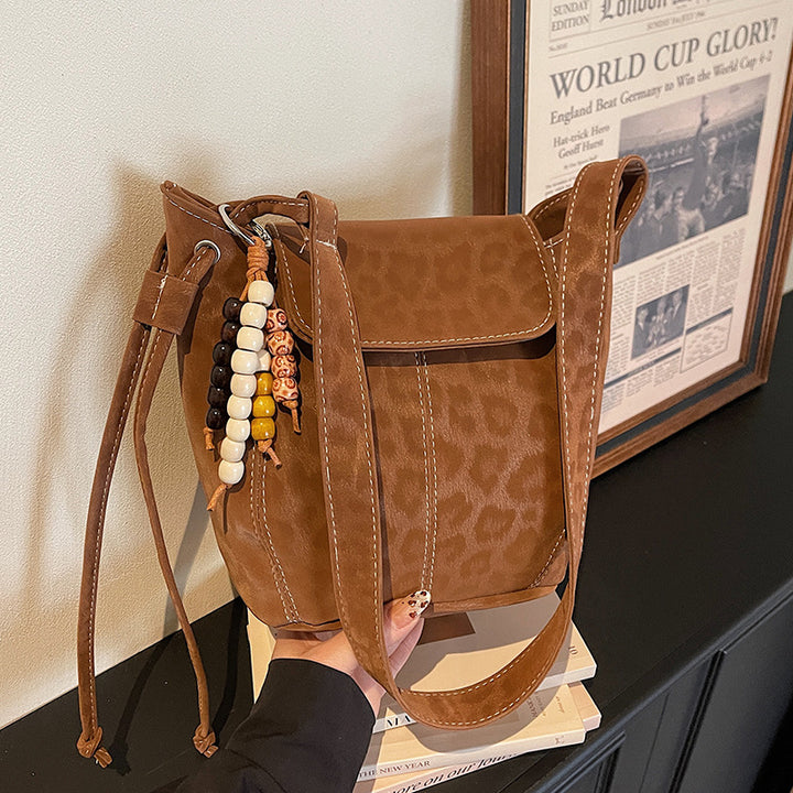 Damen Umhängetasche mit elegantem Leo-Muster und charmanten Details Nord Taschen