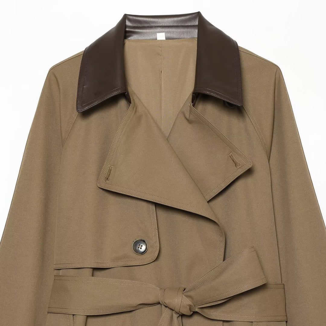 Damen Kurzer Trenchcoat mit Taillengürtel und Kontrastkragen Nord Taschen