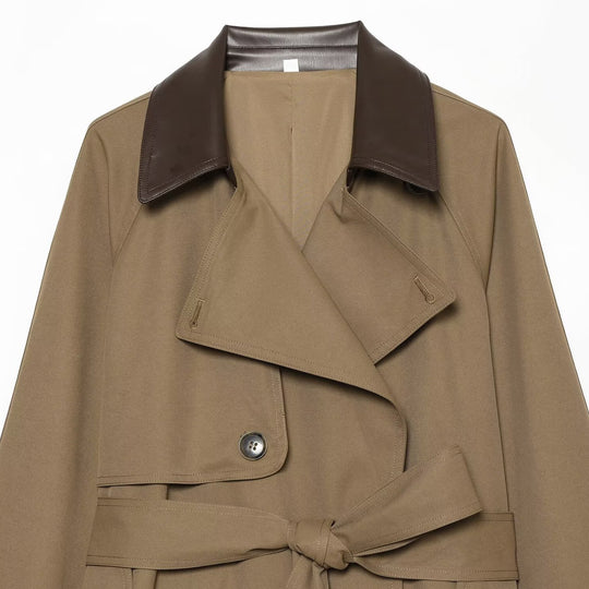 Damen Kurzer Trenchcoat mit Taillengürtel und Kontrastkragen Nord Taschen