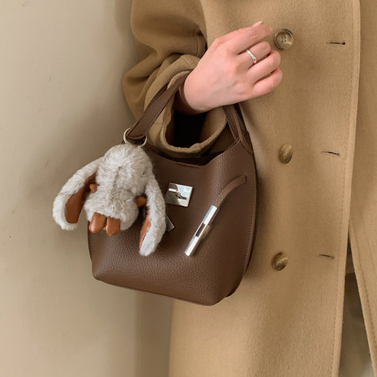 Damen Handtasche mit abnehmbarem Plüschanhänger Nord Taschen