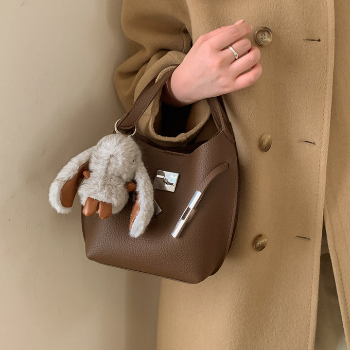 Damen Handtasche mit abnehmbarem Plüschanhänger Nord Taschen