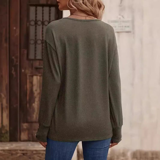 Damen Oversize V‑Ausschnitt Feinstrickpullover mit schulterfreier Silhouette und Zierknöpfen Nord Taschen