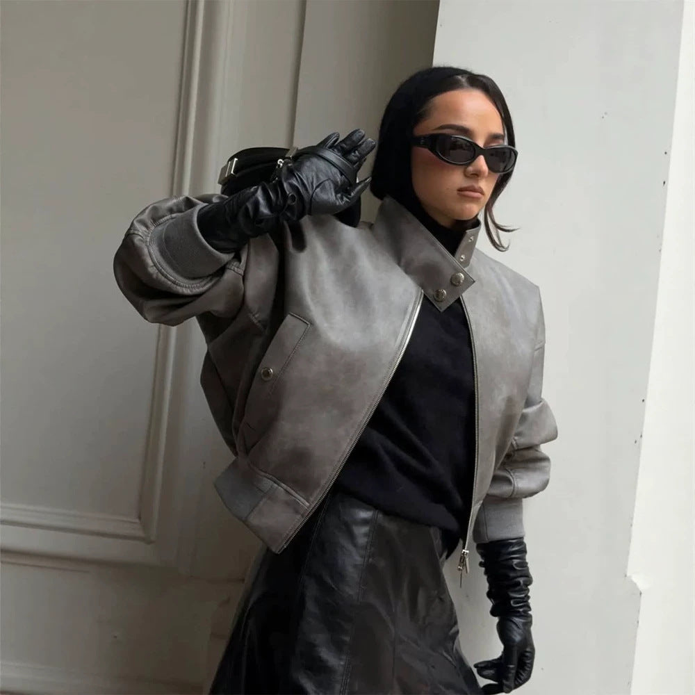 Damen Kurzer Oversize‑Lederimitat‑Bomber mit hohem Stehkragen und Druckknopfdetails Nord Taschen