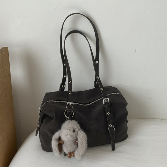 Damen Hobo-Tasche mit charmantem Plüschanhänger Nord Taschen