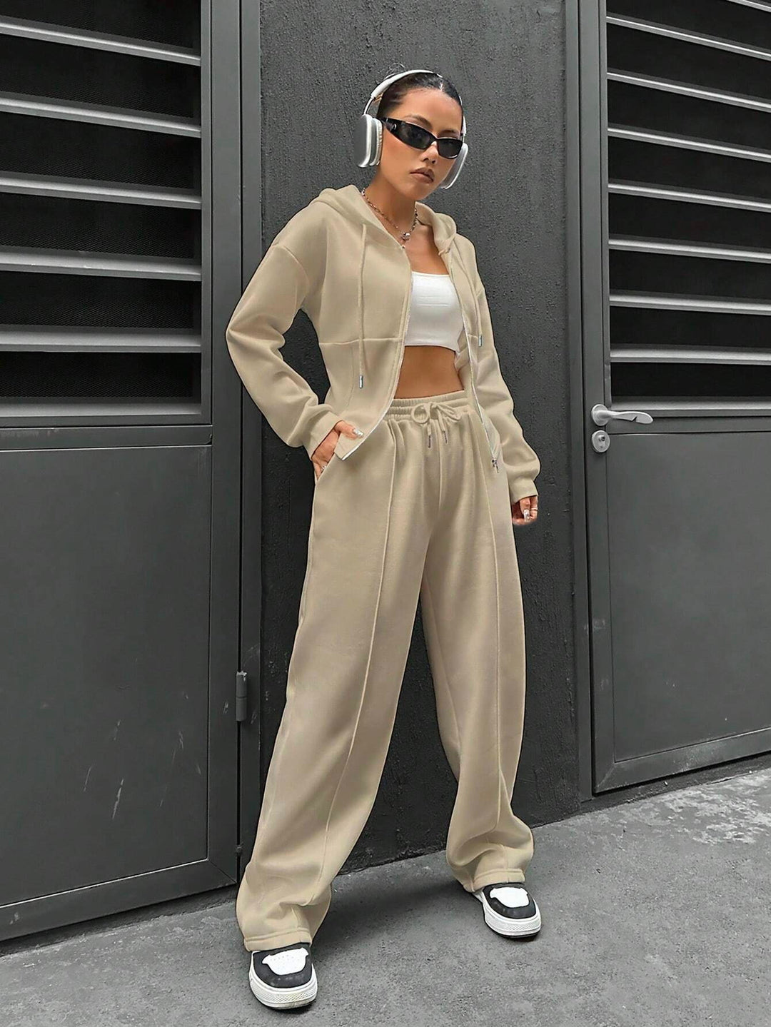 Damen Loungewear-Set mit taillierter Kapuzenjacke und weiter Fleece-Joggingshose Nord Taschen