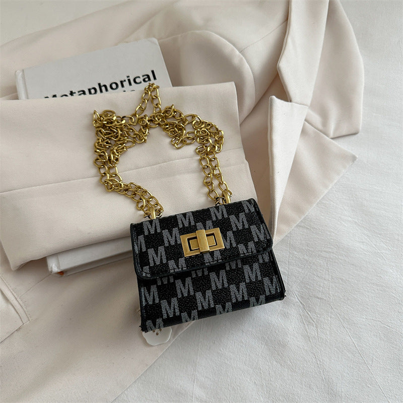 Damen Mini-Portemonnaie mit eleganter Kettenverzierung Nord Taschen