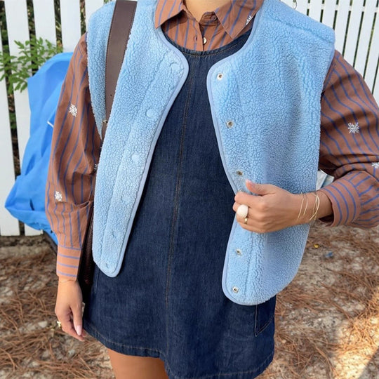Damen Gefütterte Teddy‑Fleece‑Weste mit Druckknöpfen und abgerundetem Saum Nord Taschen